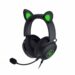 هدست گیمینگ ریزر Headset Razer Kitty V2 Pro هدست گیمینگ ریزر Headset Razer Kitty V2 Pro هدستی جذاب برای نوجوانان و در کل هر گیمری است که به ظاهر متفاوت هدست‌ها علاقه‌مند است. این هدست برند ریزر، دارای سه مدل گوش حیوانی جذاب است. می‌توانید هر زمان که خواهان تنوع هستید، گوش‌ها را تعویض کنید و از زیبایی‌شان لذت ببرید. مزیت شاخصِ این هدست این است که هنگام پخش موزیک، گوش‌های حیوانی‌اش واکنش نشان می‌دهند. خبر خوب این است که می‌توانید با نرم‌افزار ریزر یعنی Synapse 3 و همچنین اپلیکیشن جذاب ریزر یعنی Streamer Companion، نورهای رنگی گوش‌های حیوانی هدست را شخصی‌سازی کنید. شما همچنین در Streamer Companion این فرصت را دارید که نور رنگی را طوری شخصی‌سازی کنید که با پخش موزیک هماهنگ باشد. سایر ویژگی‌های فوق‌العاده‌ی این محصول برند ریزر را در ادامه بررسی خواهیم کرد. برای خرید اینترنتی این محصول از فروشگاه تخصصی دراگون‌شاپ، روی «افزودن به سبد خرید» کلیک کنید. همچنین در صورتی که پرسشی پیرامون این محصول یا روند خرید آن دارید، می‌توانید با مشاوران ما در تماس باشید. بررسی ویژگی‌های هدست گیمینگ ریزر Headset Razer Kitty V2 Pro در بالا گفته شد که یکی از آپشن‌های ویژه‌ی این هدست، گوش‌های حیوانی‌اش است. این گوش‌ها در سه مدل عرضه شده‌اند و خوشبختانه هر سه مدل در جعبه‌ی هدست قرار دارند. در هر زمانی می‌توانید خیلی ساده و بدون دردسر، گوش‌ها را تعویض کنید. همچنین می‌توانید در نرم‌افزار یا اپلیکیشن ریزر، از بین چندین افکت پخش نور و همچنین 16.8 میلیون رنگ، جذاب‌ترین RGB را بسازید و از دیدن آن لذت ببرید. این محصول برند ریزر دارای درایورهای 50 میلی‌متریِ Razer™ TriForce Titanium است و به‌واسطه‌ی آن‌ها و تکنولوژی‌هایی که طراحان ریزر در آن به کار گرفته‌اند، صدای فراگیرِ 7.1 ارائه می‌دهد. با این صدا می‌توانید به بهترین شکل غرق بازی‌ها شوید و از غوطه‌وری در آن‌ها لذت بیشتری ببرید. همچنین با این صدا می‌توانید سریع‌تر از همیشه به حضور دشمنان واکنش نشان دهید و دست بالاتر را داشته باشید. در ضمن، برای هدست گیمینگ ریزر Headset Razer Kitty V2 Pro از میکروفون Razer™ HyperClear Cardioid استفاده کرده‌اند. این میکروفون، صداها را با الگوی کاردیوئید دریافت می‌کند. نحوه‌ی پیکاپ این الگو به این شکل است که صداهای اطراف را دریافت نمی‌کند و صرفاً صداهایی که کاملاً در نزدیکی میکروفون هستند را دریافت می‌کند. این یعنی خبری از نویز در صدایی که این میکروفون پیکاپ می‌کند نخواهد بود. اما فارغ از صدا و میکروفون، یکی از مزیت‌های ویژه‌ی این هدست زیبا، کوسن‌های پارچه‌ای‌اش است. از کوسن‌های پارچه‌ای و هیبریدی برای این هدست گیمینگ بهره گرفته‌اند و حاصل آن‌ها نرمی، لطافت و آسایش است. با این کوسن‌ها می‌توانید چندین ساعت از هدست استفاده کنید، بدون آن‌که در گوش‌های‌تان دچار احساس درد و خستگی شوید. در آخر آن‌که این هدست جذاب در دو رنگِ مشکی و صورتی عرضه شده‌است. آن‌چه که می‌توانید در این صفحه از فروشگاه تخصصی دراگون‌شاپ سفارش دهید، رنگ مشکی این محصول است. اگر علاقه‌مند به رنگ صورتی هستید، از لینک زیر استفاده کنید: هدست ریزر Kitty V2 Pro صورتی ویژگی‌های شاخص درایورهای 50 میلی‌متریِ Razer™ TriForce Titanium صدای فراگیر 7.1 میکروفون ضد نویز با الگوی کاردیوئید طراحی جذاب و شیک دارای 3 مدل گوش قابل تعویض امکان شخصی‌سازی نور RGB گوش‌ها با نرم‌افزار و اپلیکیشن کوسن‌های پارچه‌ایِ هیبریدی