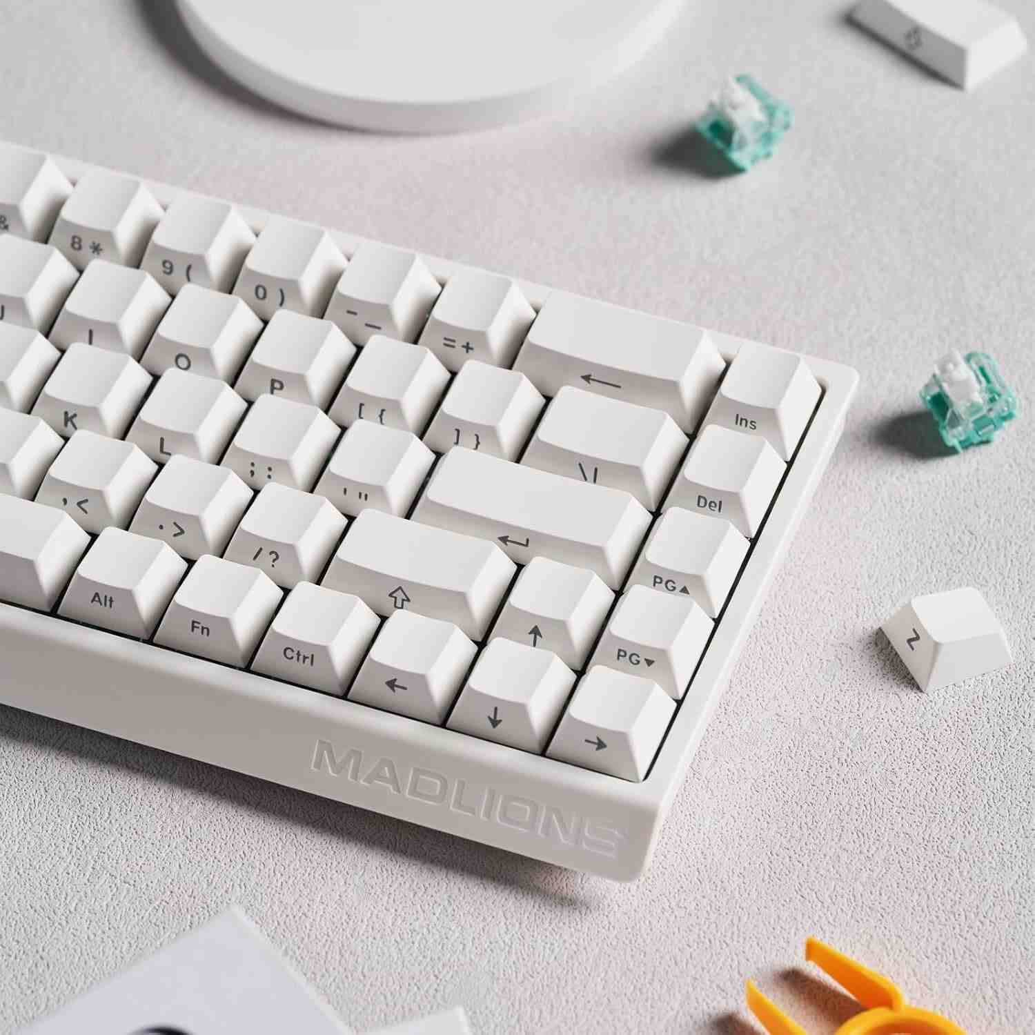 کیبورد MADLIONS MAD 68 RGB HE Switch White