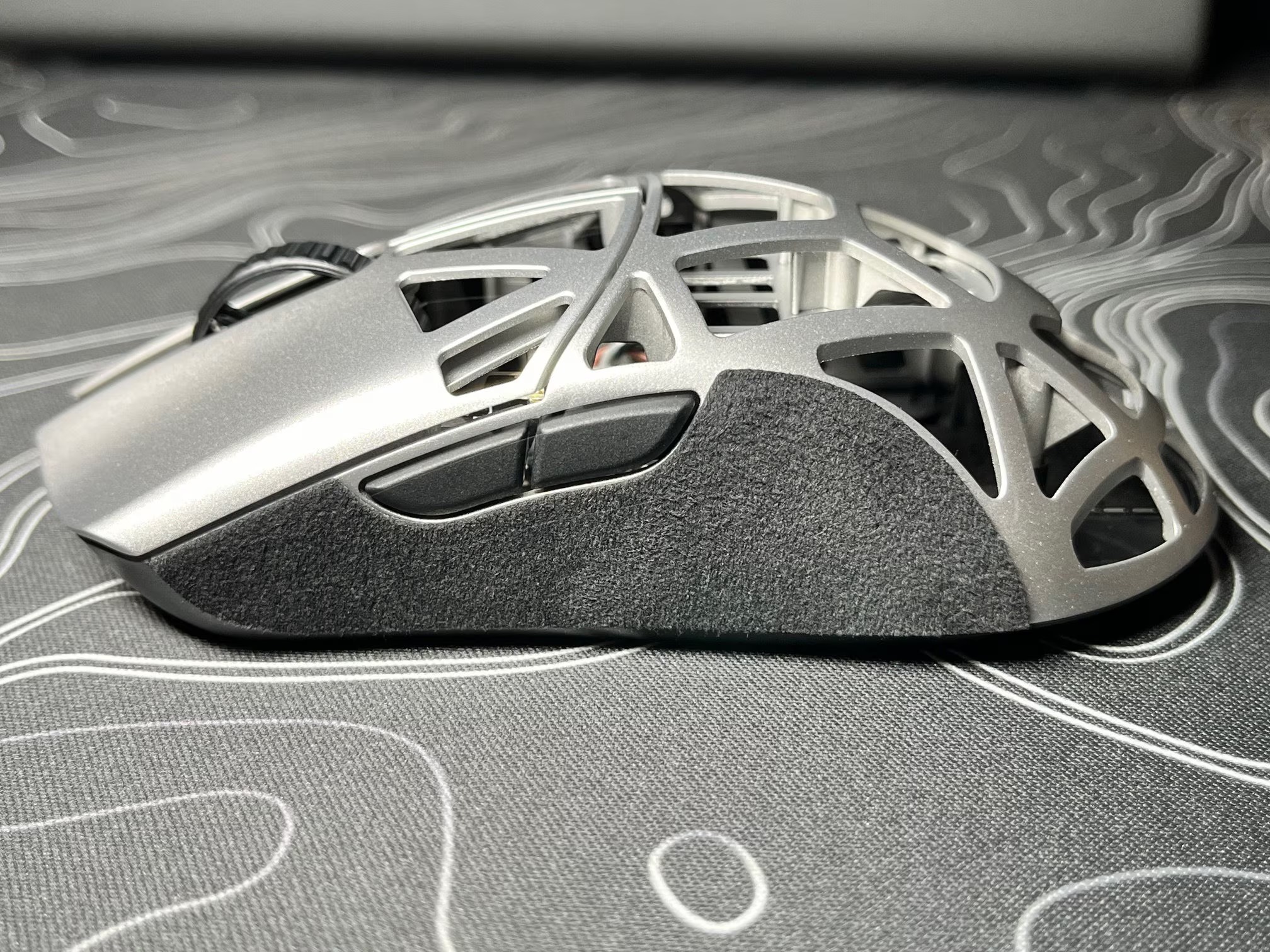 موس WLmouse Beast X Max Metalic Silver Solid Side