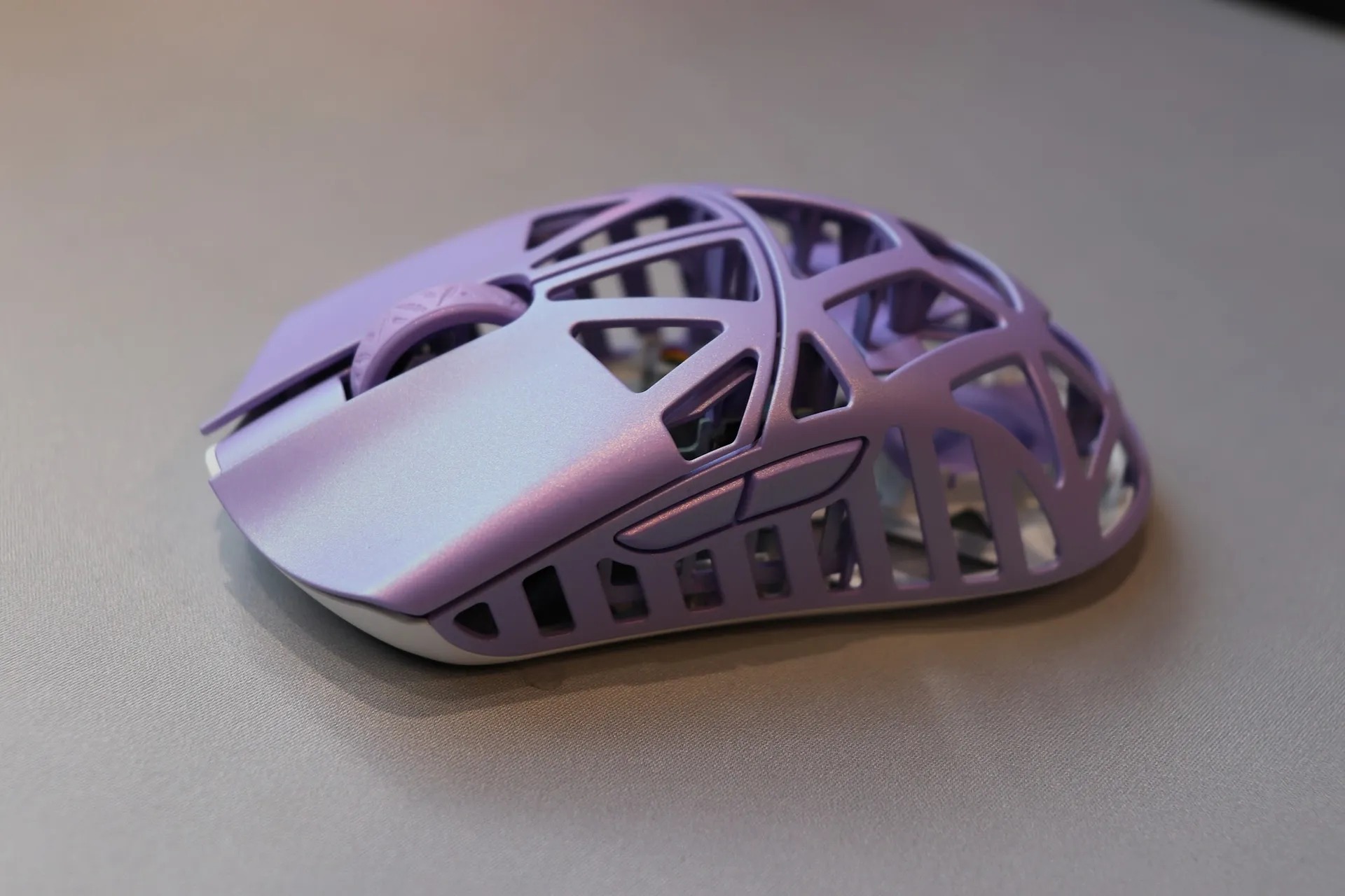 موس WLmouse Beast X Pro Soft Lilac Side Slits