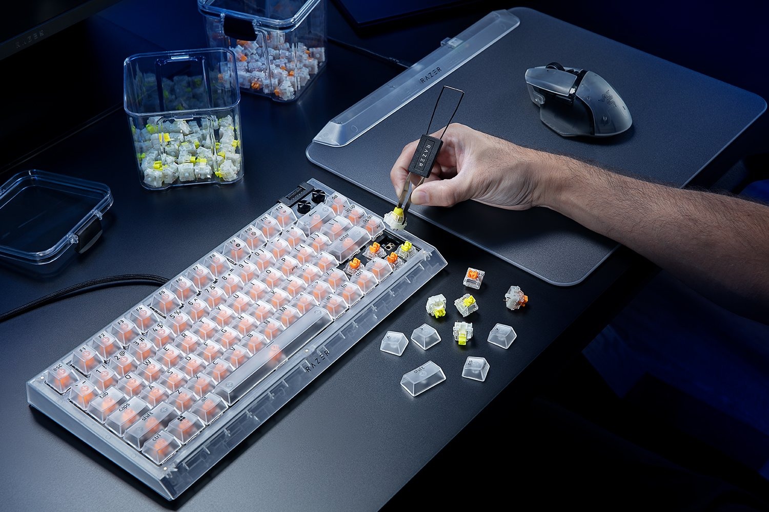 کیبورد RAZER BLACKWIDOW V4 75% Phantom White Edition